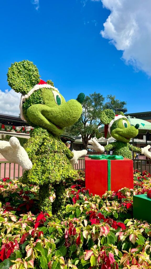 Mickey’s Very Merry Christmas Party vs Disney Jollywood Nights: Guía 2026